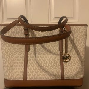 NWT Large Vanilla Michael Kors tote!